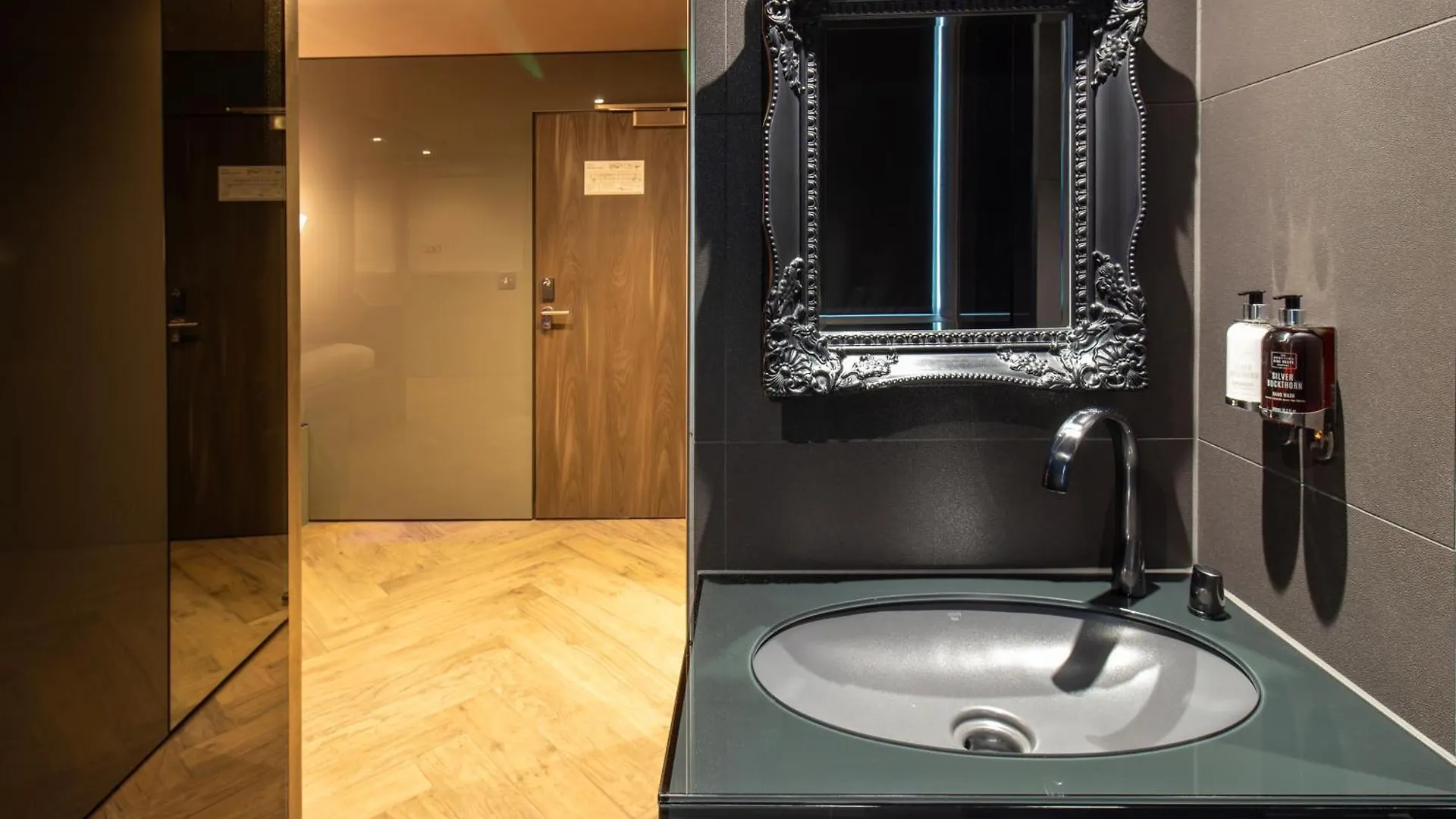 הורלי Bloc Hotel London Gatwick Airport 3*,