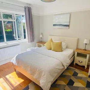 Homestay Ladram On Haroldslea, Horley