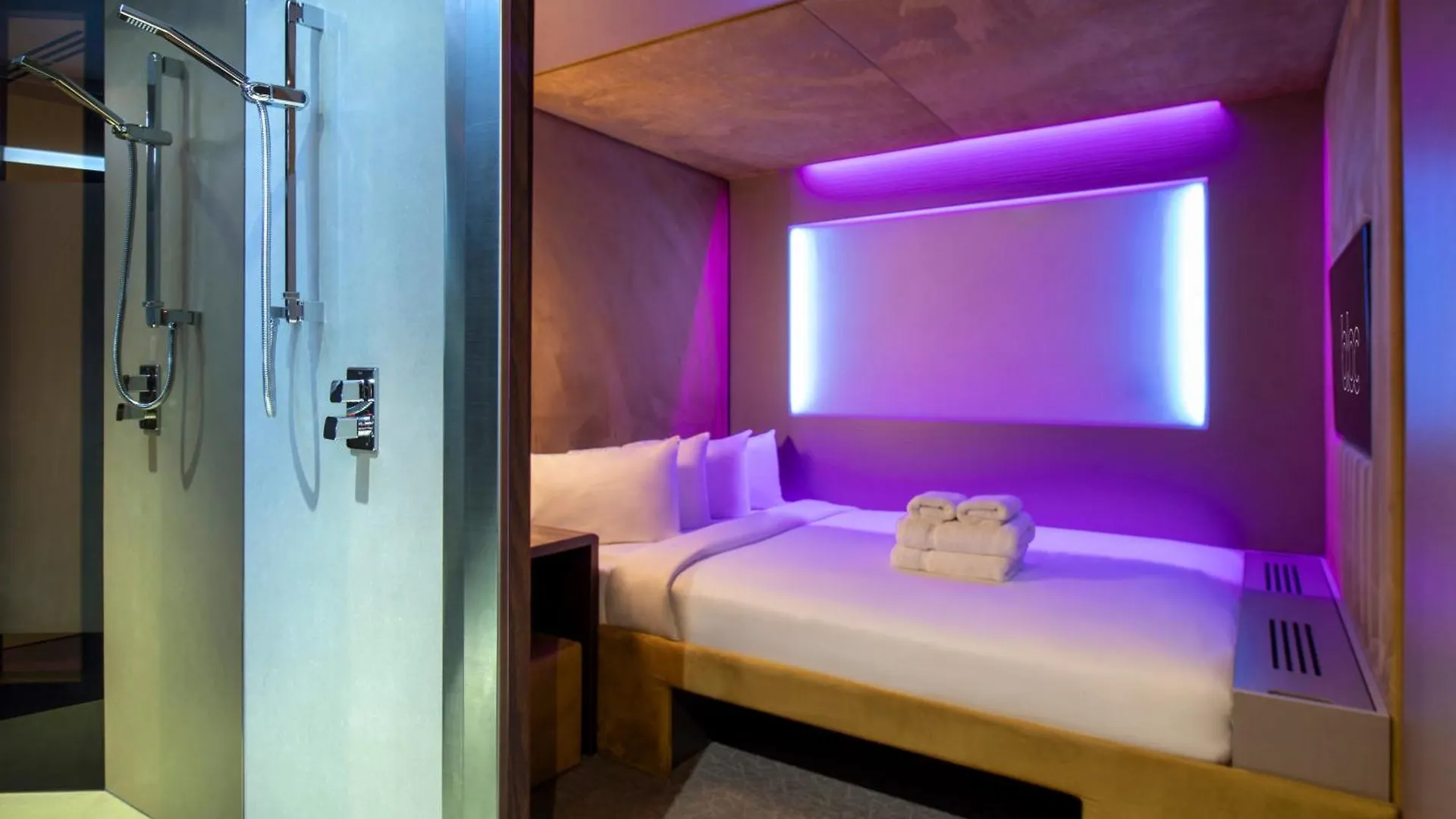 Bloc Hotel London Gatwick Airport Horley 3*,